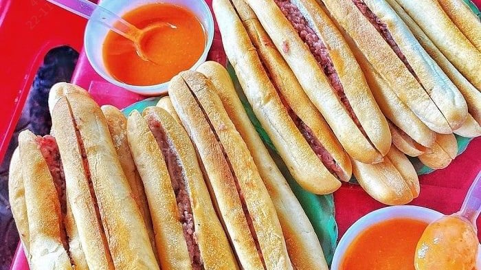 Bánh Mỳ Que Hải Phòng, Đồ Ăn Vặt & Trà Tắc Khổng Lồ - Kim Giang