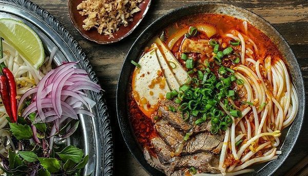 Cô Sáu - Bún Bò - Lê Sát