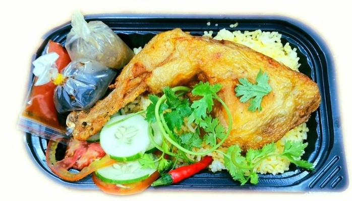 Giòn Giòn - Cơm Gà Xối Mỡ & Gà Rán - Nguyễn Kiệm