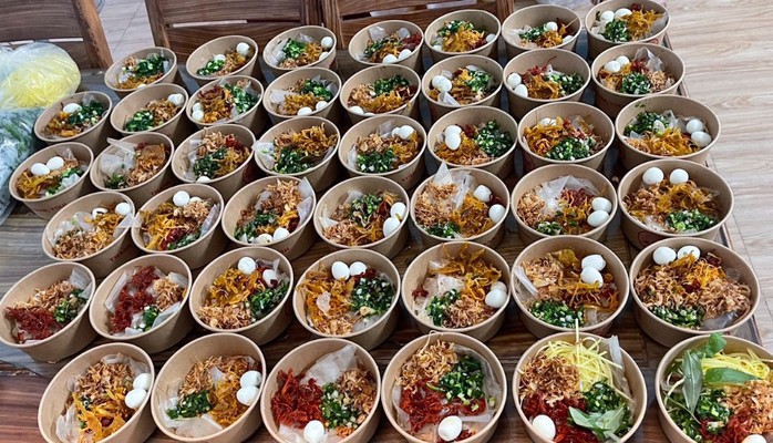 Ông Chẩy Bánh Tráng Trộn - Bánh Tráng Da Heo & Tốp Mỡ