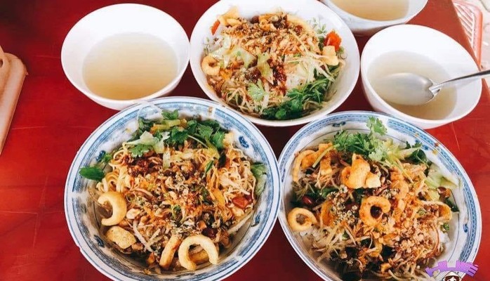 Hai Chị Em - Cơm Hến & Bún Hến - Cù Chính Lan