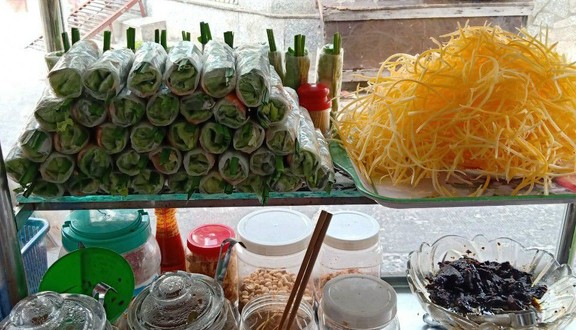 Cô Ngọc Gỏi Cuốn Quận 4
