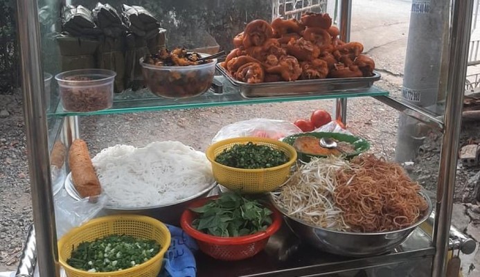 Tiệm Cà Phê Nông Trại - Cà Phê & Trà Dâu - Nơ Trang Long