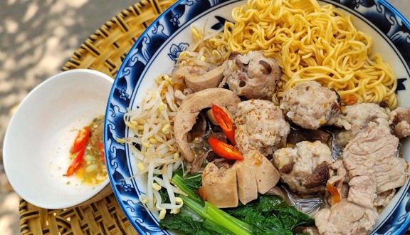 Cô Thanh - Dimsum Tiểu Long Bao