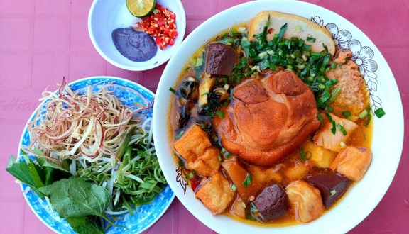 Bún Riêu_ Chị Lan - Thái Ly