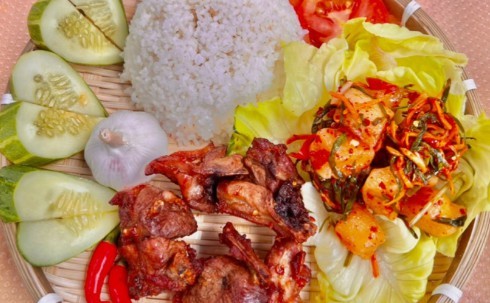 Cơm Tấm Vịt Nướng Tỏi Ớt & Hồng Trà - Đường 18