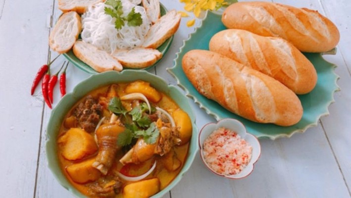 Cà Ri Gà Kim Ngân - Cà Ri, Bánh Mì & Bún