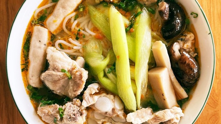 Gấu Thích Nấu - Bún Sườn Chua - Hồ Đền Lừ