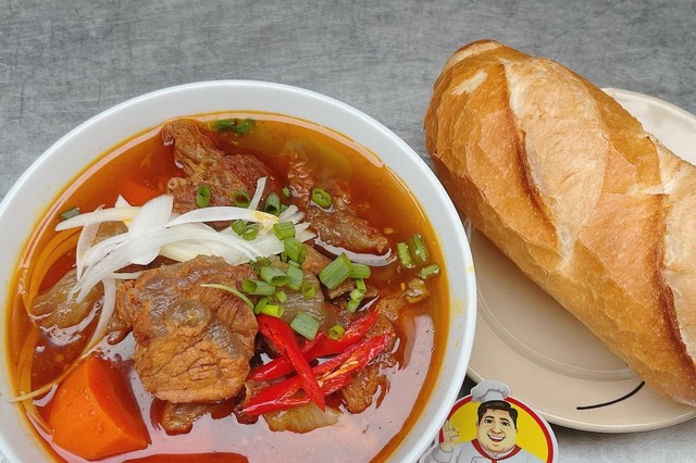 Bún Riêu Bò - Bò Kho Bắp Hoa Chú Hiển
