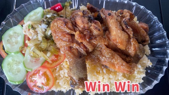 Cơm Gà Xối Mỡ Win Win - Ung Văn Khiêm