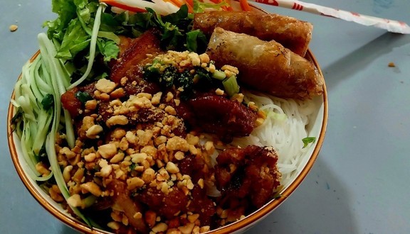 Bún Thịt Nướng & Cơm Gà Thủy Vân - Thích Quảng Đức