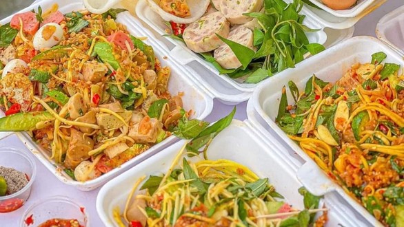 Tré Trộn & Gà Rán Cô Út Việt sing  - Đùi Gà, Cánh Gà & Khoai Lắc - Đường D19 KDC Việt Sing