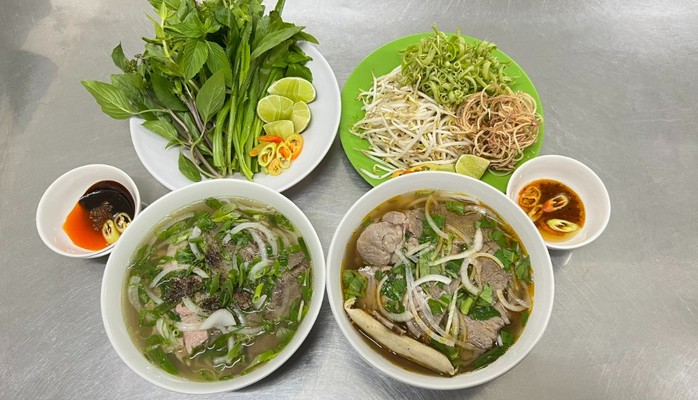 Phở Hậu Bún Bò Huế Vòng Xoay Phạm Văn Đồng - Phở & Bún Bò Huế