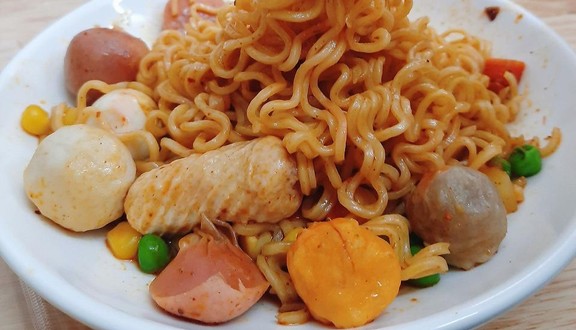 Cô Tuyết - Ăn Vặt - Phạm Văn Đồng