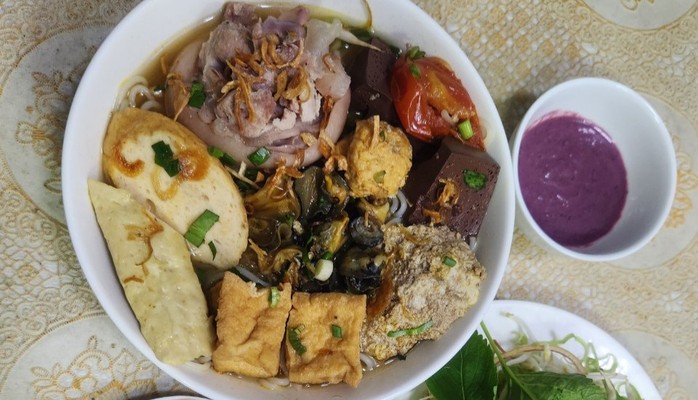 Quán Cô Út - Bún Riêu, Bún Thịt Nướng & Nui Xào Bò - Trương Đăng Quế