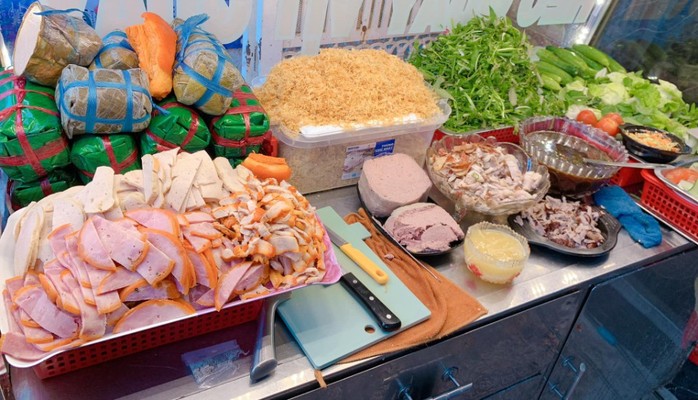 Minh Tâm - Lò Heo Quay, Vịt Quay & Bánh Mì - 69 Đường Số 29