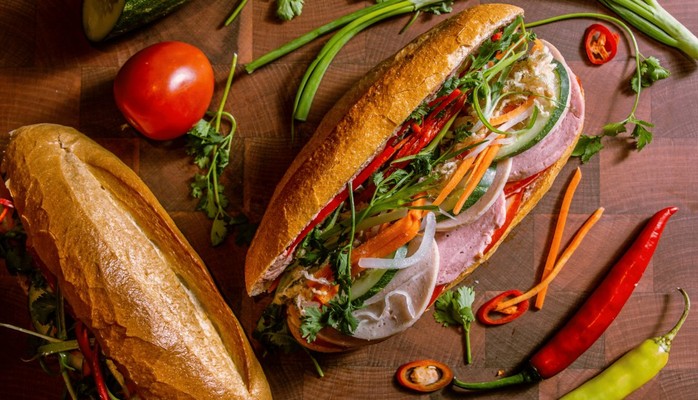 Bánh Mì Thịt Nướng CÔ HƯƠNG - Bánh Mì, Xôi & Bún - Nguyễn Văn Nghi