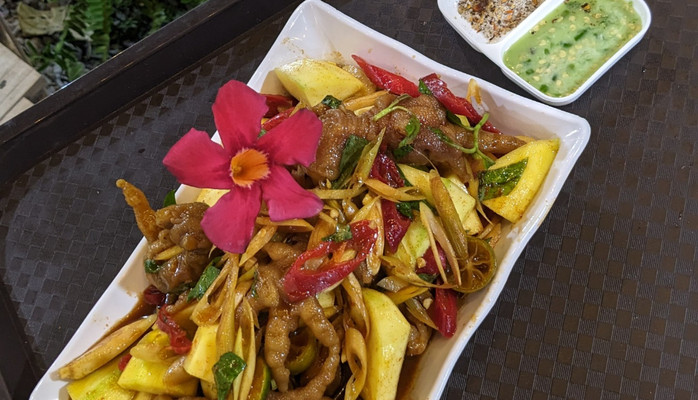 Tiệm Ăn Vặt Pháo Bông - Chân Gà Sốt Thái, Sả Tắc & Bánh Tráng Trộn - Nguyễn Ảnh Thủ