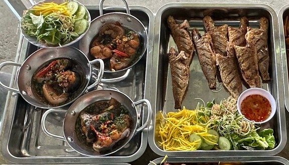 Tiệm Cơm Số 11 - Đồng Khởi