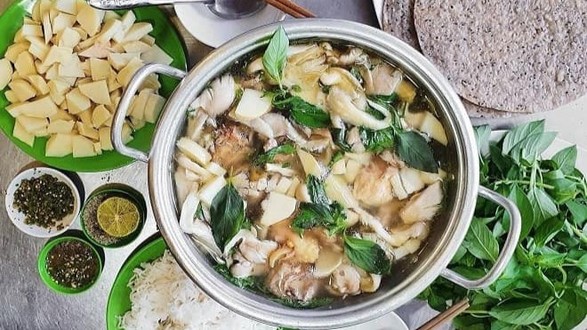 Phú Yên Quán - Lẩu Gà Lá É
