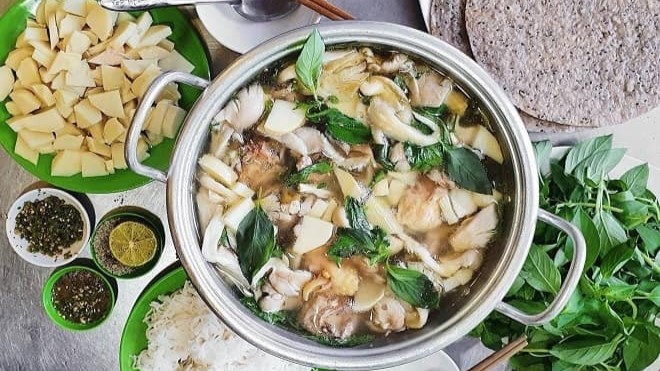 Phú Yên Quán - Lẩu Gà Lá É