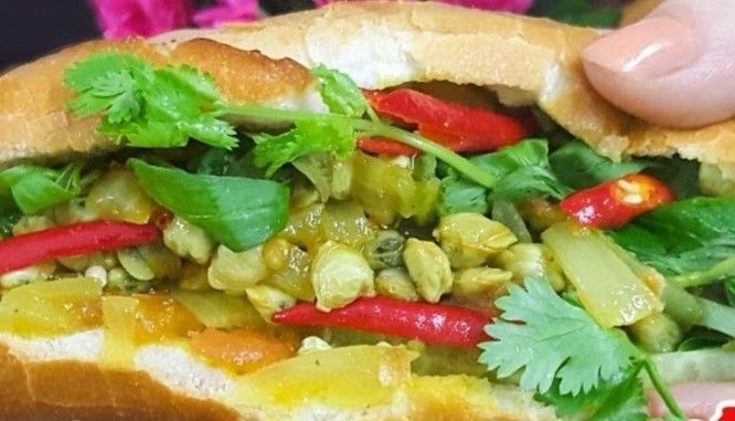 Bánh Mì Hến Dì Ba - 175 Tân Sơn