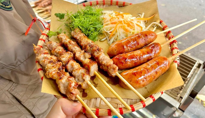 Bánh Mì Thịt Xiên, Lạp Xưởng Nướng Phương Hoàng