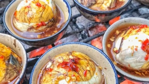 Ăn Vặt Mơ - Hột Vịt Lộn Sốt Me & Gỏi Cuốn