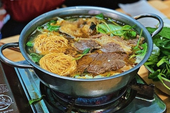 Lẩu Bò Nồi Đất - Bà Sáu