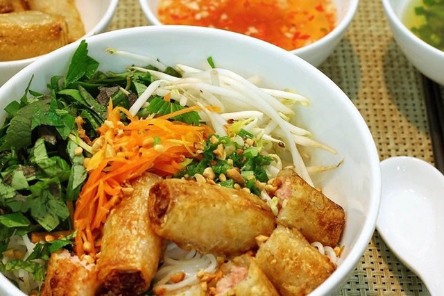 Bún Bì Chả Giò Trúc Trương - Nguyễn Trãi