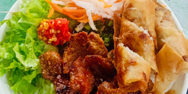Chị Út  - Bún Bò, Bún Riêu & Bún Thịt Nướng - Trần Xuân Soạn