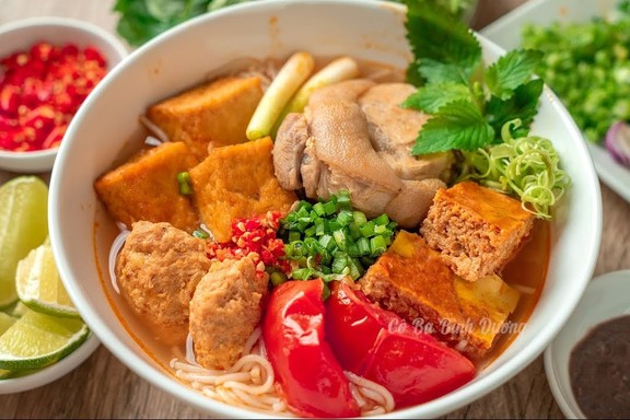 Quán Chị Giang - Bún Riêu Cua, Bún Thịt Xào - Chợ 30/4