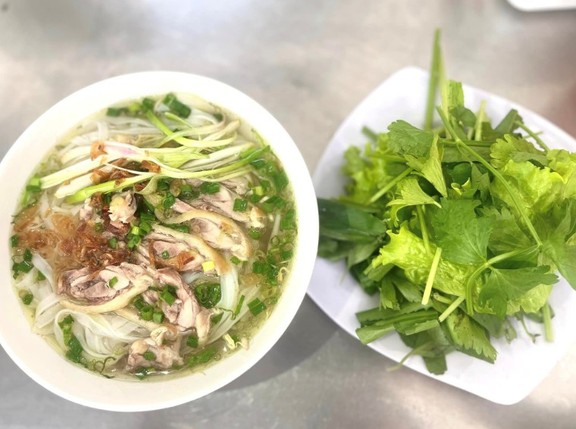 Thuỳ - Cơm Phở Miến