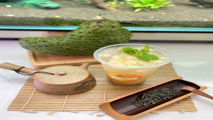 Tiệm Trà Nhỏ Của Dứa - Trà Mãng Cầu, Chân Gà Sả Tắc & Nem Chua Rán