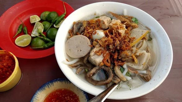 Bánh Canh Lòng Cá - Bà Triệu