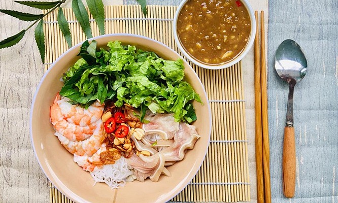 Bún Mắm Nêm Chị Linh Quận 1 - 15 Lê Thánh Tôn