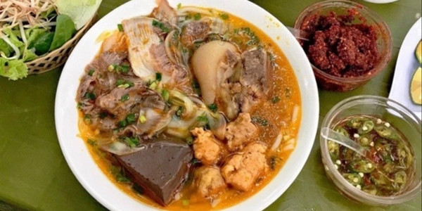 Huyền Trang - Bún - Âu Cơ