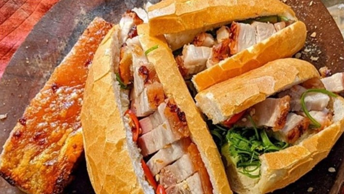 Bánh Mì Heo Quay - A Hậu