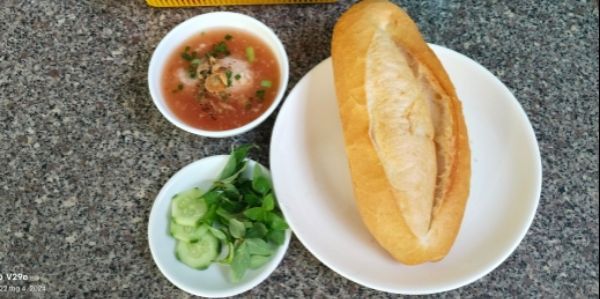 Tài Tin – Bún Xào Bò, Lagu Bánh Mì & Bánh Mì Chén