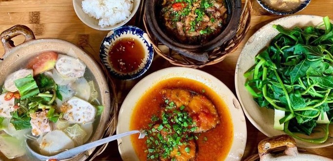 Cơm Gia Đình - Cách Mạng Tháng 8