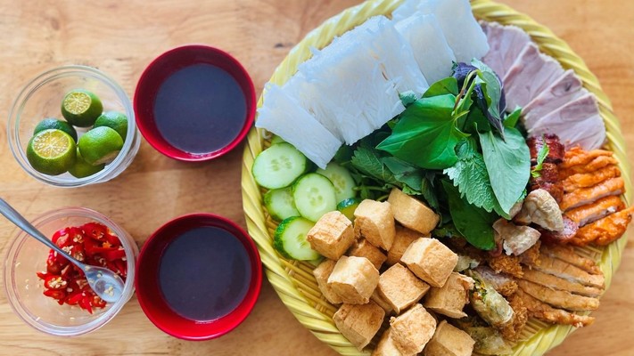 Nem Nướng Nha Trang, Bún Đậu Mắm Tôm & Chân Gà Sả Tắc - Lan Nhung