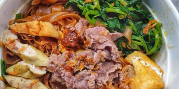 Cô Dân - Bánh Đa & Miến Trộn - Đông Các