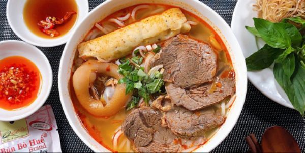 Bún Bò Huế, Bánh Tráng Trộn & Nước Ép - Lê Quang Định