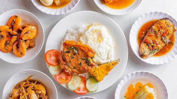 Quán Cơm Nhà Dứa - Lê Văn Việt