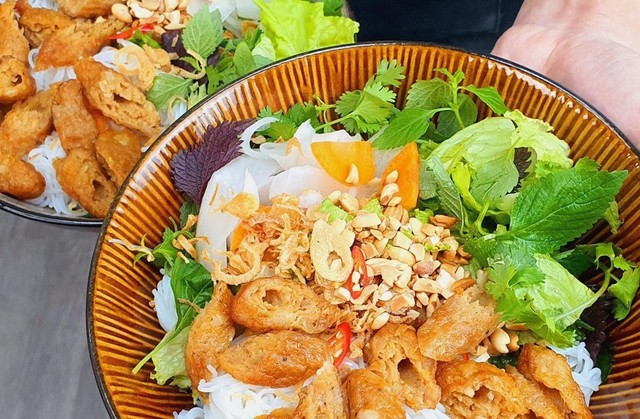 O Lý Quán - Nem Lụi, Bún Trộn & Bánh Canh Tôm