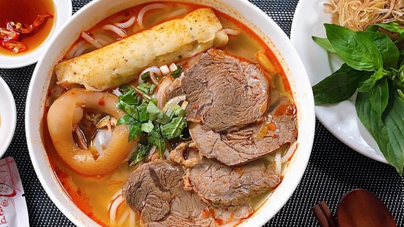 Bún Bò Huế, Phở Bò - Hân Vy