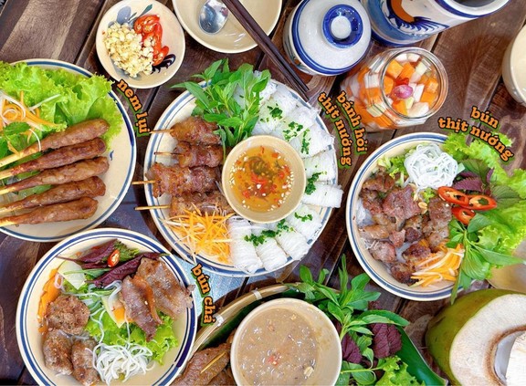 Bánh Ngon - Bún Chả, Bánh Cuốn & Cơm Chiên - Cầu Bè