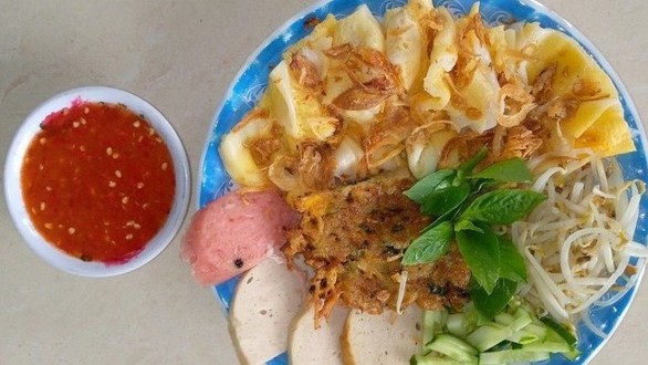 Bánh Cuốn Nóng Trần Lùn - Cách Mạng Tháng 8