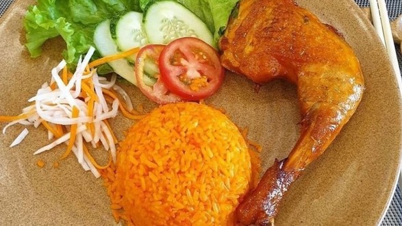 Cơm Gà Xối Mỡ - Quán Nhà Mình