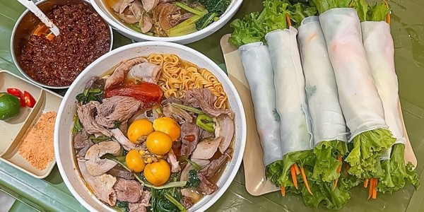 MALA - Mì Chua Cay & Lẩu Tê Cay - Đội Cấn